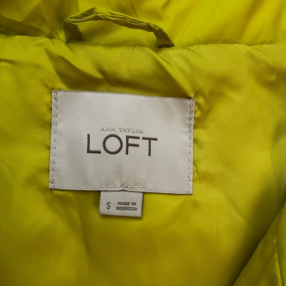 Ann Taylor Loft Quilted Vest - Picture 4 of 8